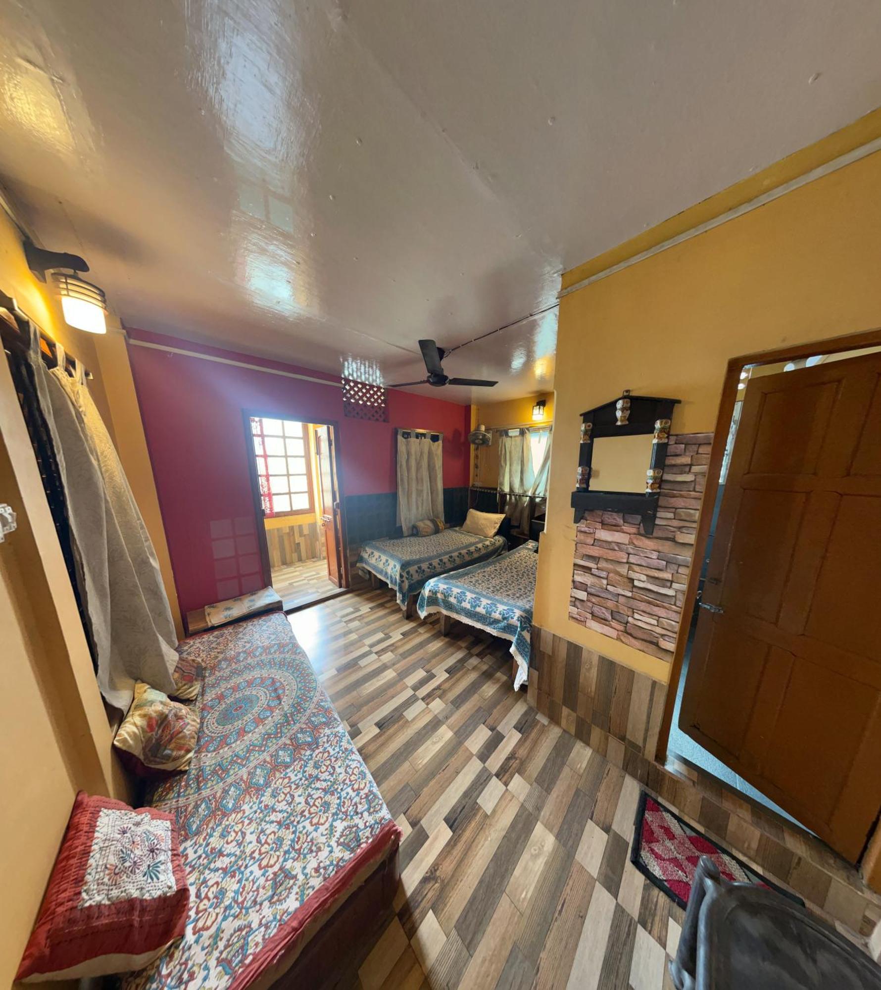 Calcutta Backpackers Homestay- For Travellers And Backpackers Eksteriør billede